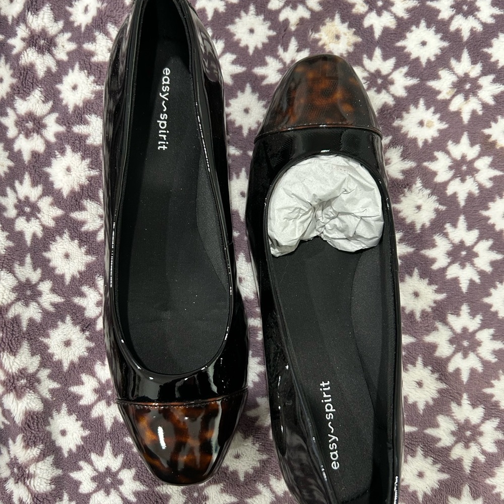 Easy Spirit Black and Brown Loafers Sz 6.5 Never Worn